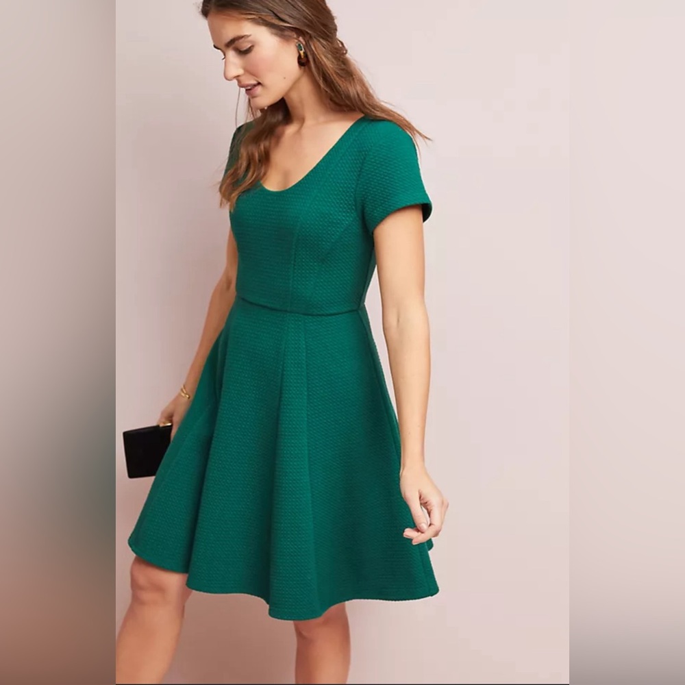 Comfortable structured knee length green Moore dress